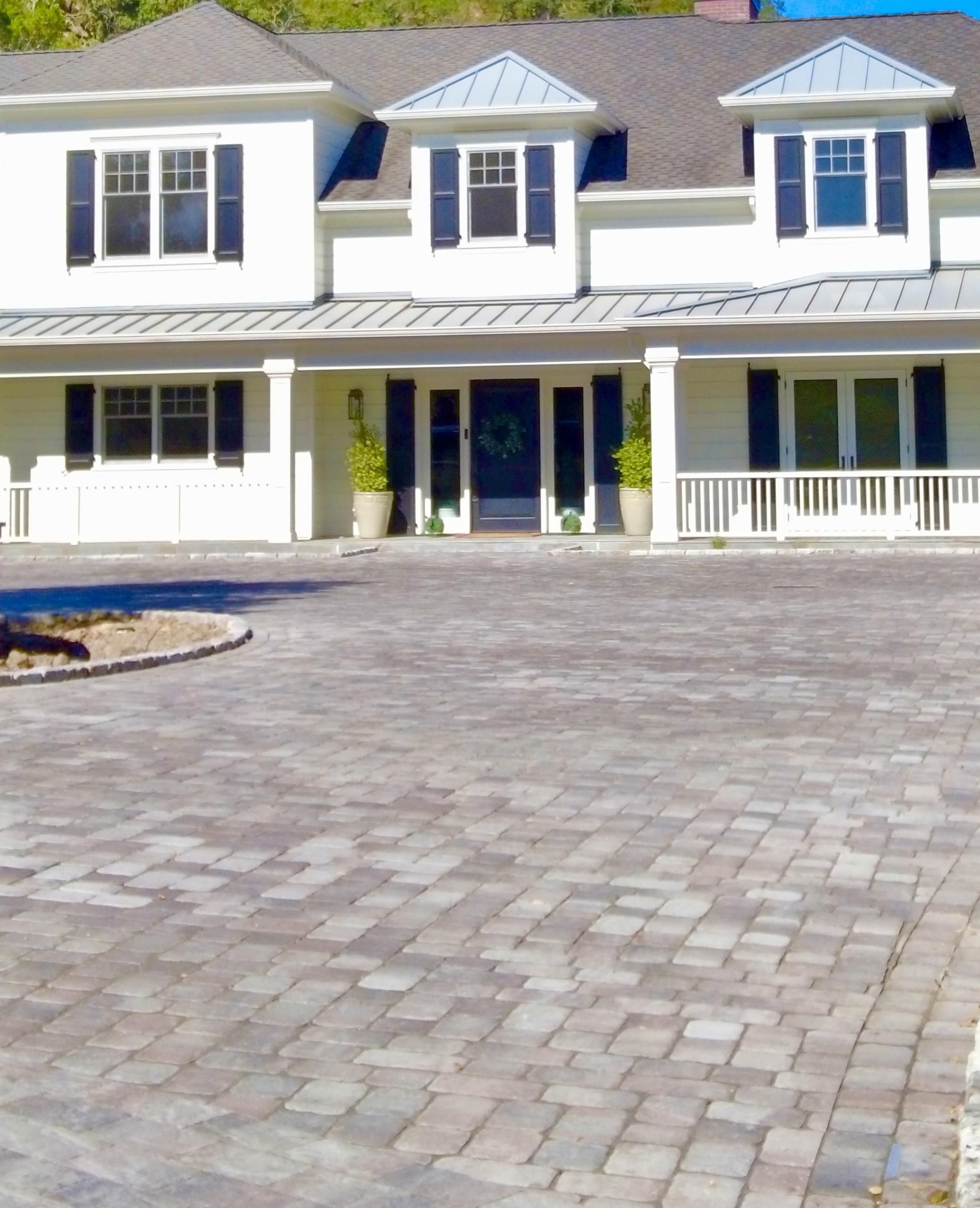 Atlas Pavers driveway project in Alamo with curved paver borders